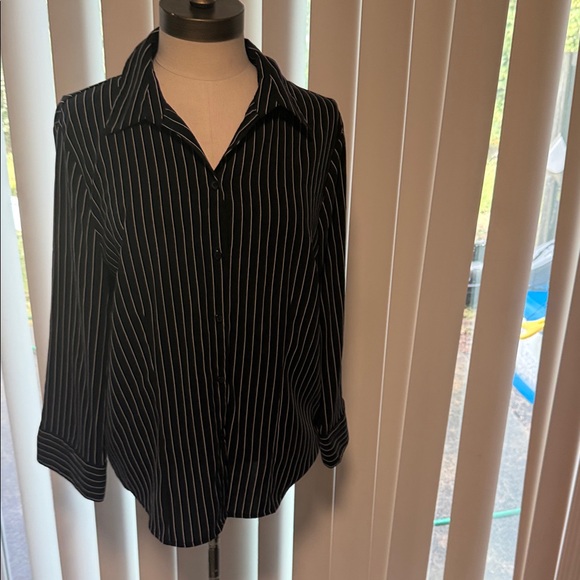 Notations Black and White Striped blouse size L in excellent condition
#125/3tt - Picture 1 of 10